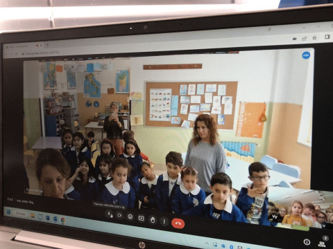 Video call s dětmi v ZŠ na Sardínii   1. B