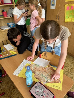 Objevujeme zajímavosti regionů s mapou a QR kódy
