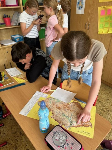 Objevujeme zajímavosti regionů s mapou a QR kódy