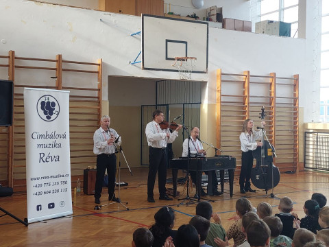 Pátek s cimbálovkou Réva
