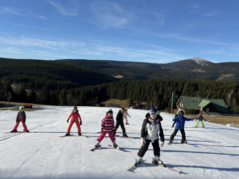 Škola v přírodě v Malé Úpě 4. B - zimní sporty