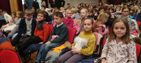 1. A - folklórní představení souboru Perníček "Adventní čas"