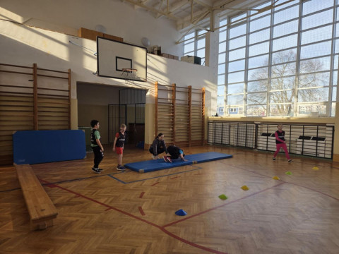 Projekt Trenéři do škol - gymnastika