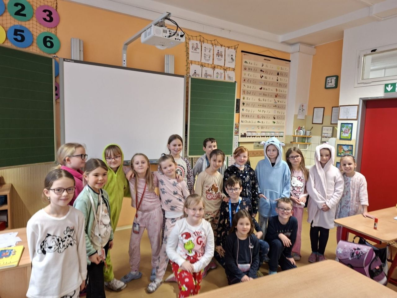 2. A Do školy v pyžamu nebo županu