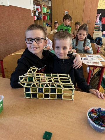 Malí stavitelé objevují svět geometrie