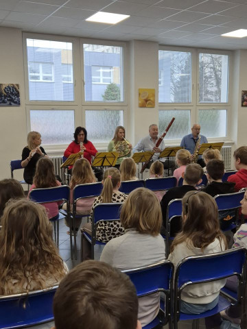 1. A  - Dechový kvintet a pohádka Sněhurka a sedm trpaslíků