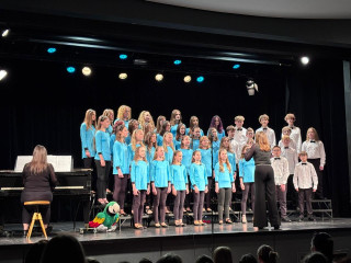 Stříbro  z Celostátní soutěže Zahrada písní pro Zpěváčky  z 6.A a 8. A