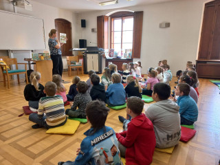 Setkání s pohádkovým světem - beseda se spisovatelkou  -  1. D